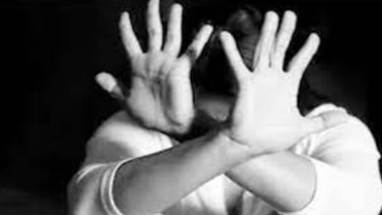 girl sanatizer 01 girl sanatizer 01