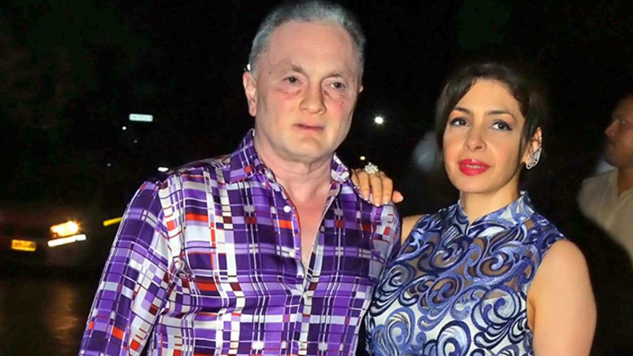 Gautam singhania wife