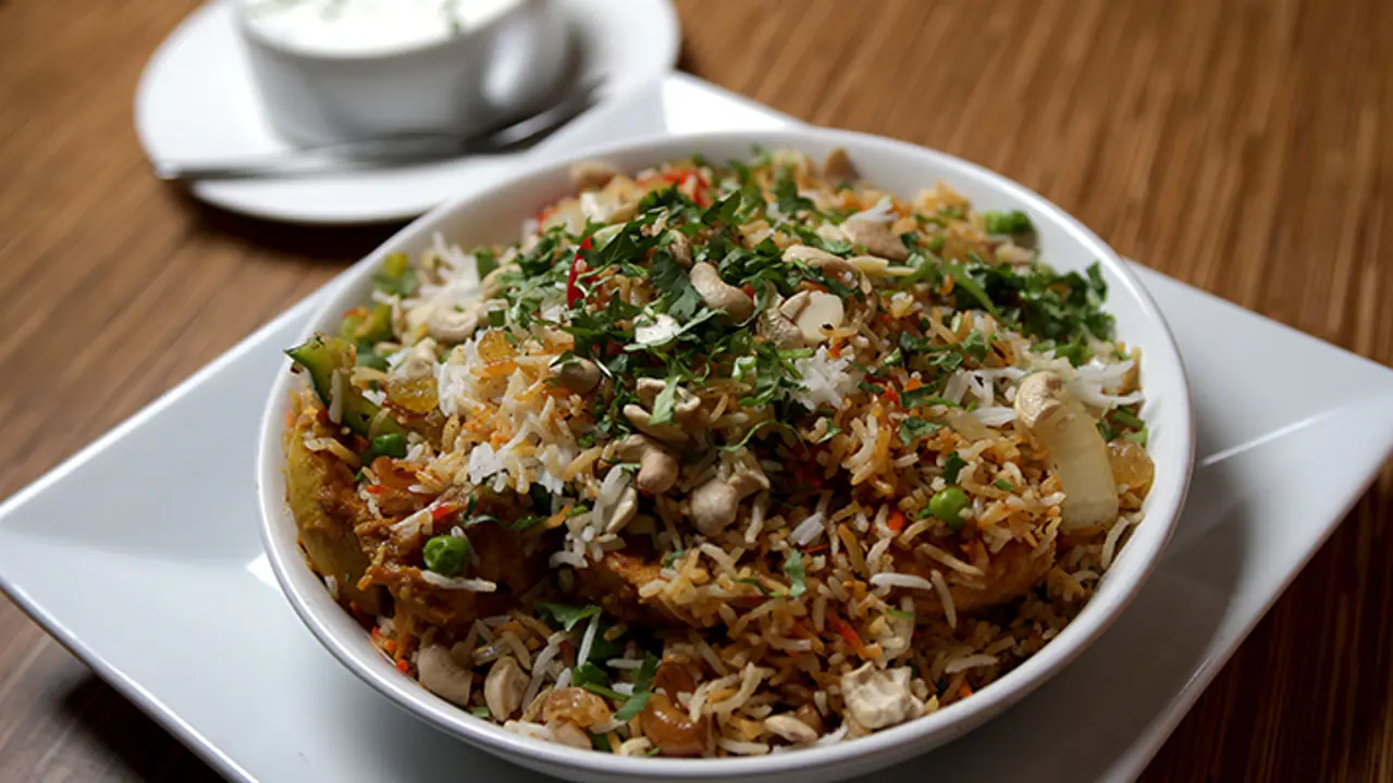 Bengaluru mans sues restaurant after serving chicken biryani without chicken