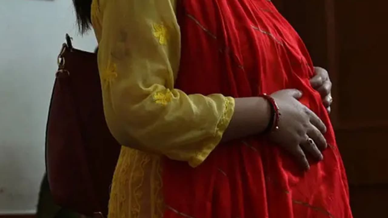 Buxar News Husband beats pregnant wife badly Buxar News Husband beats pregnant wife badly