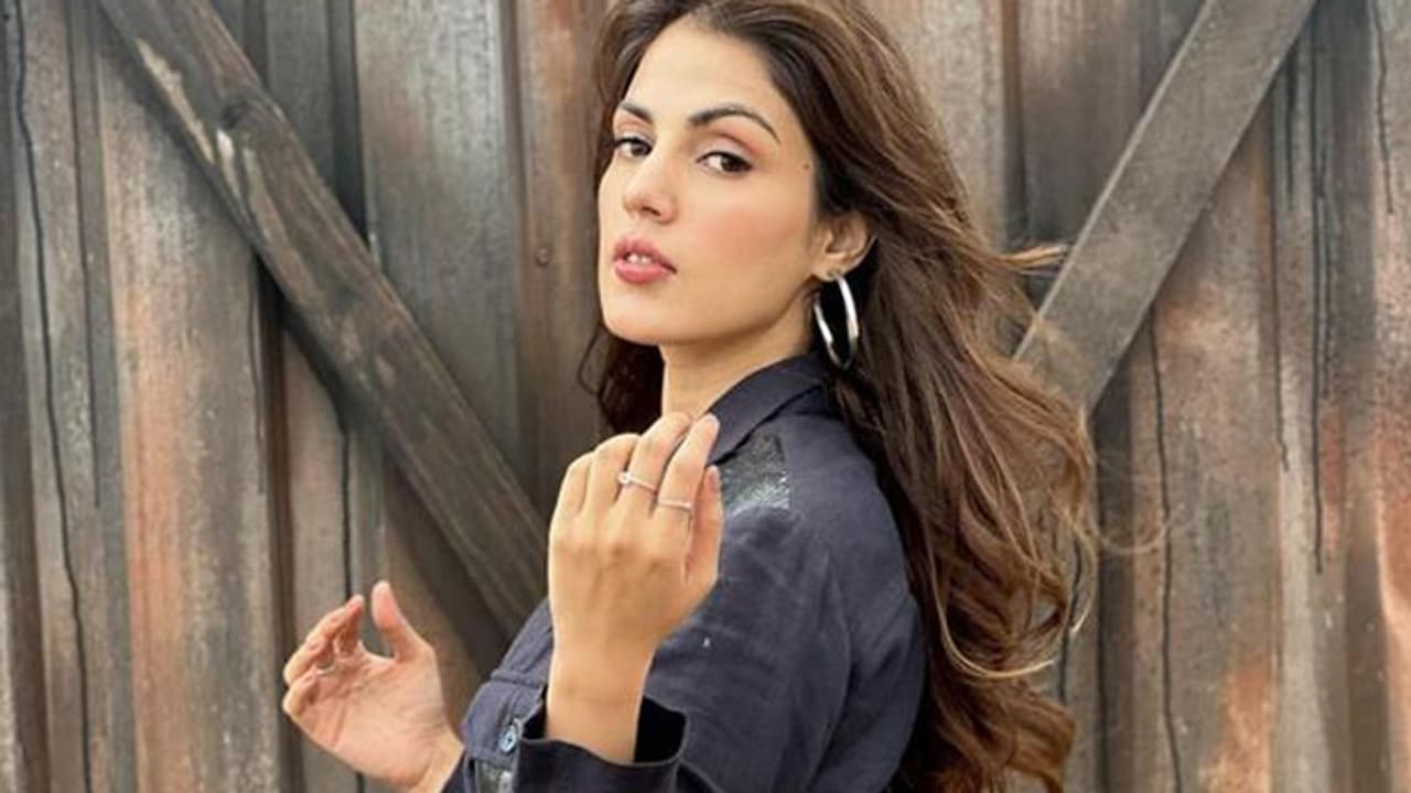 Rhea Chakraborty HiBOX Mobile App Scam