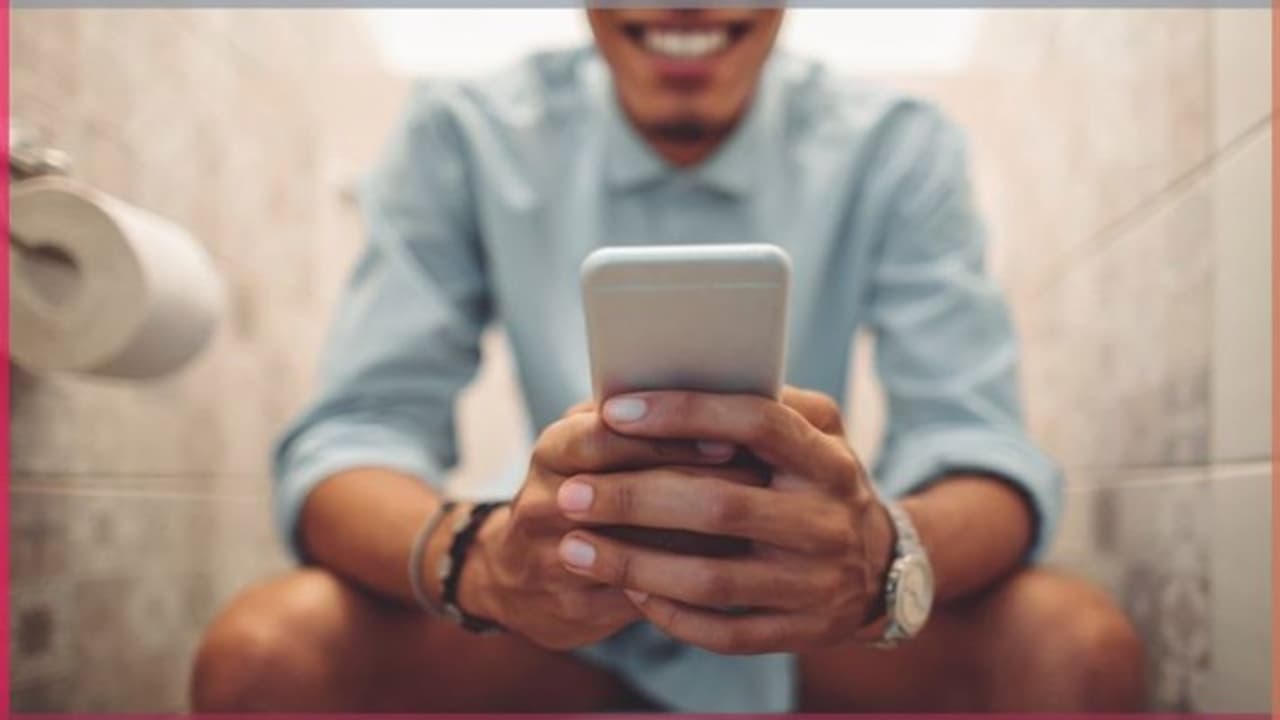 phone use in toilet phone use in toilet