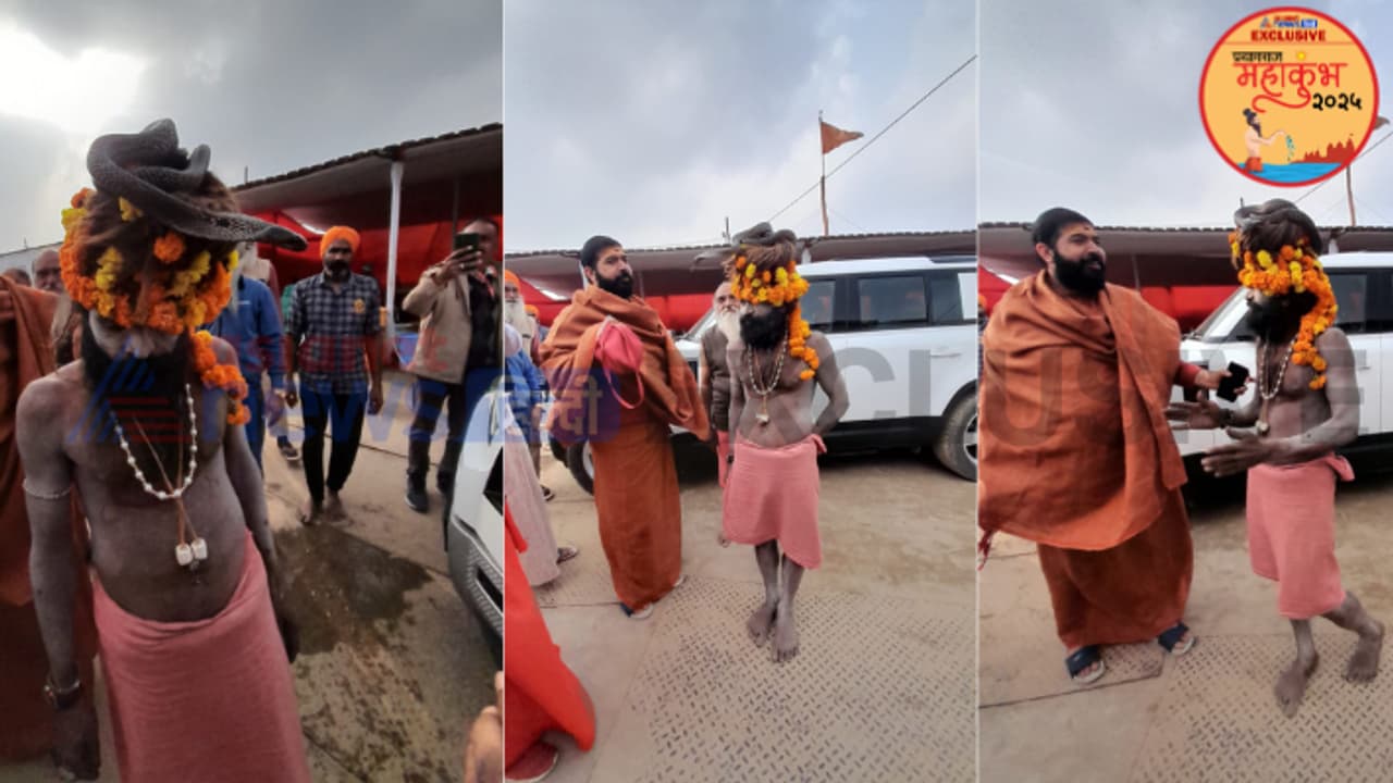 UP Prayagraj Mahakumbh 2025 sangam saanp wale baba ka miracle snake love 