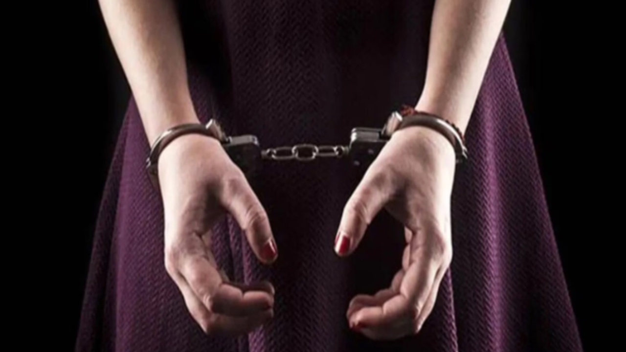 UP Crime lucknow police neelofar gitta jewelry theft apache bike gang cctv krishna nagar UP Crime lucknow police neelofar gitta jewelry theft apache bike gang cctv krishna nagar