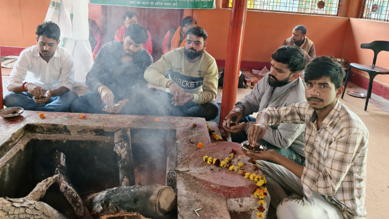 mahakumbh 2025 mouni amavasya hadsa shiv yadav havan shanti paath adminstration failure mahakumbh 2025 mouni amavasya hadsa shiv yadav havan shanti paath adminstration failure
