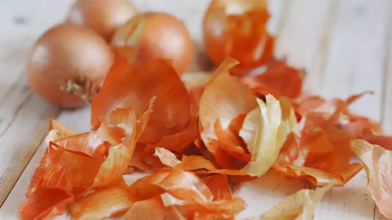 Pyaj Ke Chhilkon Ka Istemal