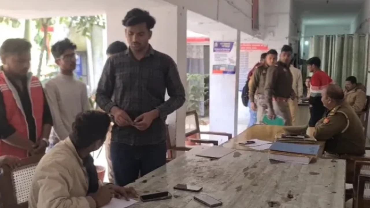 Etawah news bajrang dal attack brother sister valentines week Etawah news bajrang dal attack brother sister valentines week