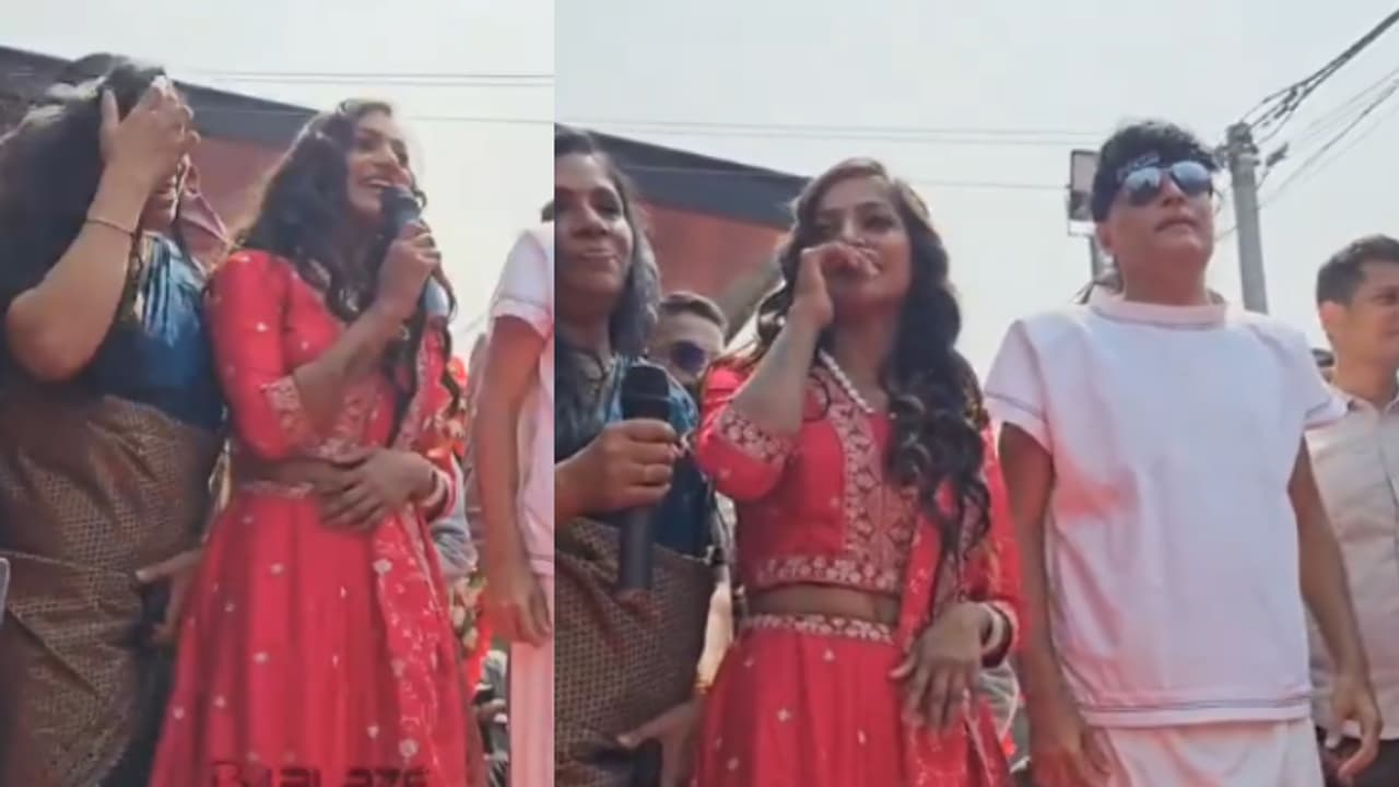 monalisa viral video happy valentines day mahakumbh 2025 kerala jewellery event monalisa viral video happy valentines day mahakumbh 2025 kerala jewellery event