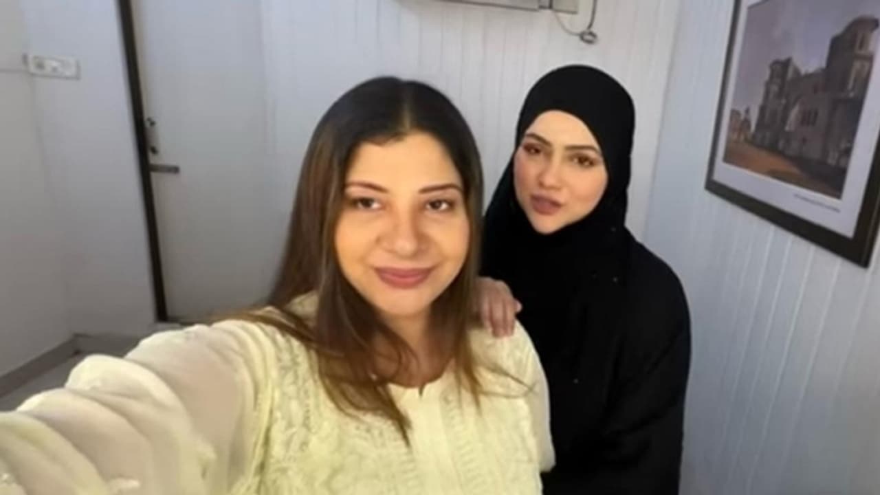 Sambhavna Seth Defend Sana Khan In Burqa controversy Sambhavna Seth Defend Sana Khan In Burqa controversy