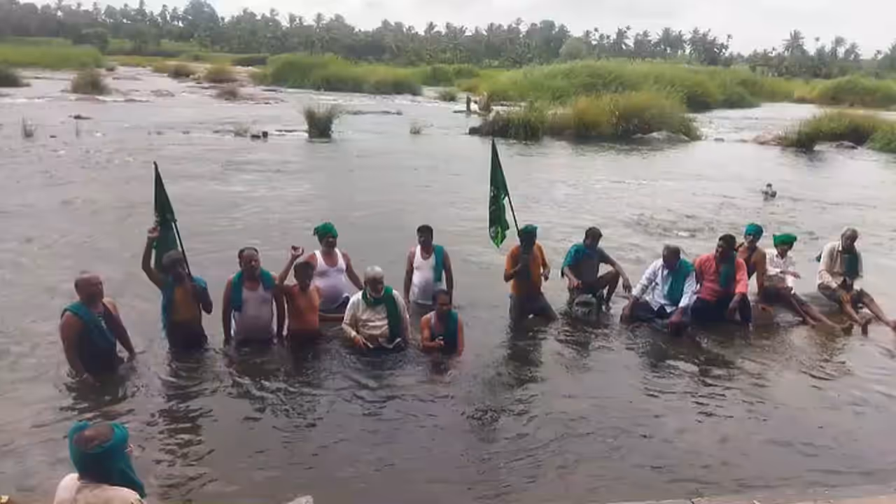 Mandya farmers Protest for Kaveri water Mandya farmers Protest for Kaveri water
