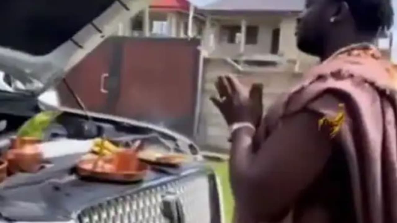 African performing Puja African performing Puja