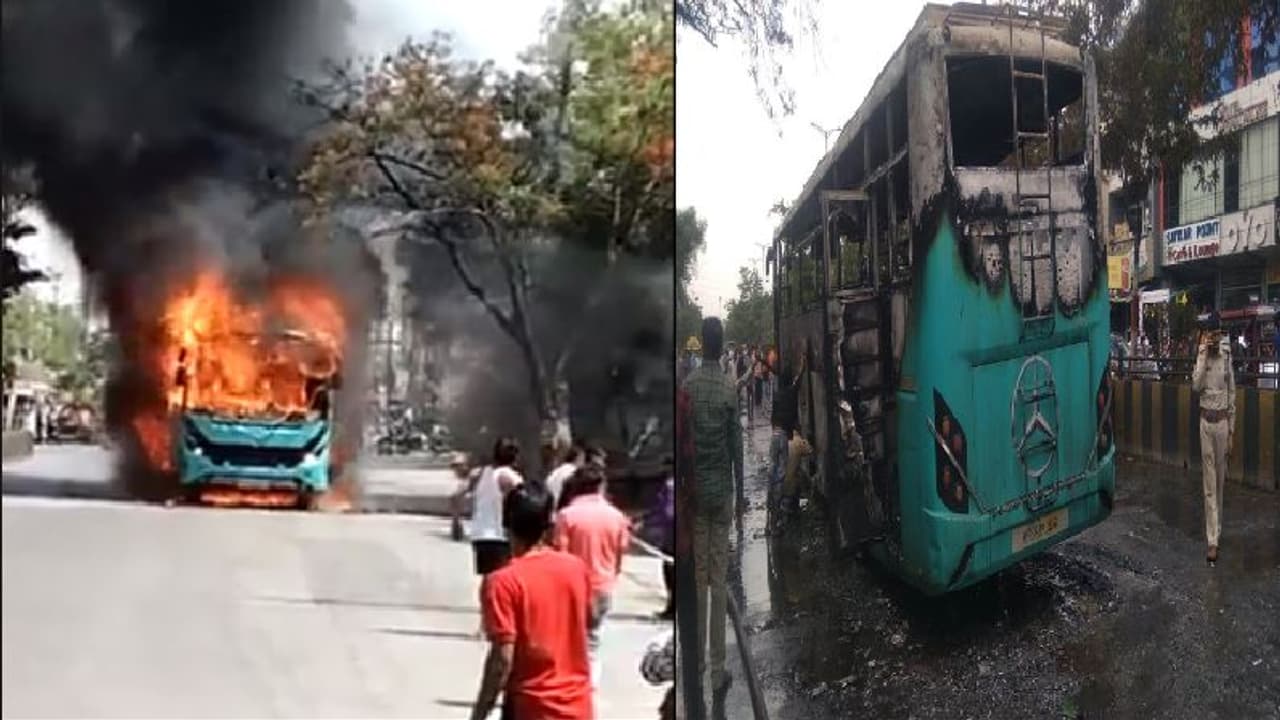 बस जलकर हुई कबाड़