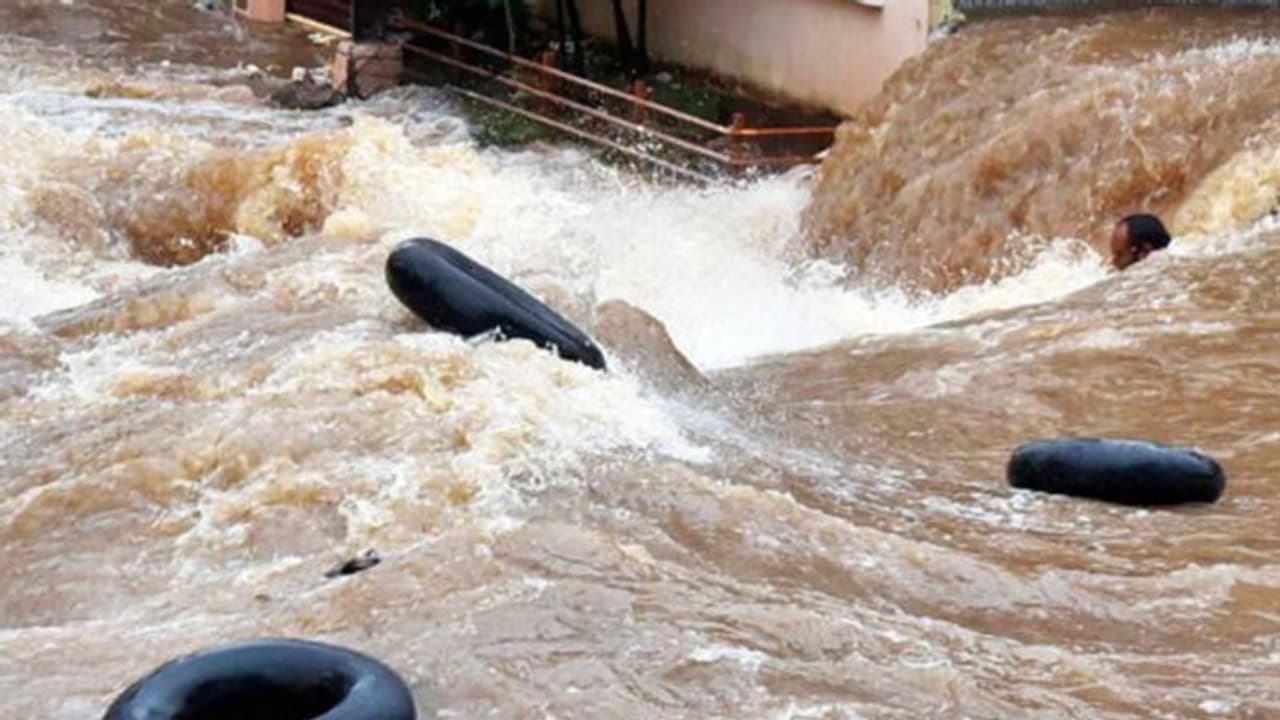 Hyderabad to witness more heavy rain days Flash Floods In Some Parts KPP Hyderabad to witness more heavy rain days Flash Floods In Some Parts KPP