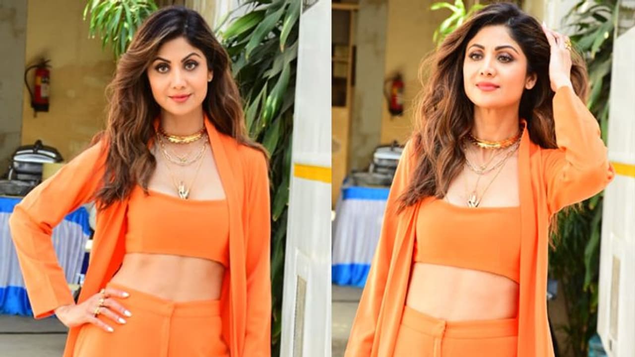 Urfi Javed lose her balance in high heels, sara ali khan to shilpa shetty and many more celebs spotted at different places KPJ Urfi Javed lose her balance in high heels, sara ali khan to shilpa shetty and many more celebs spotted at different places KPJ