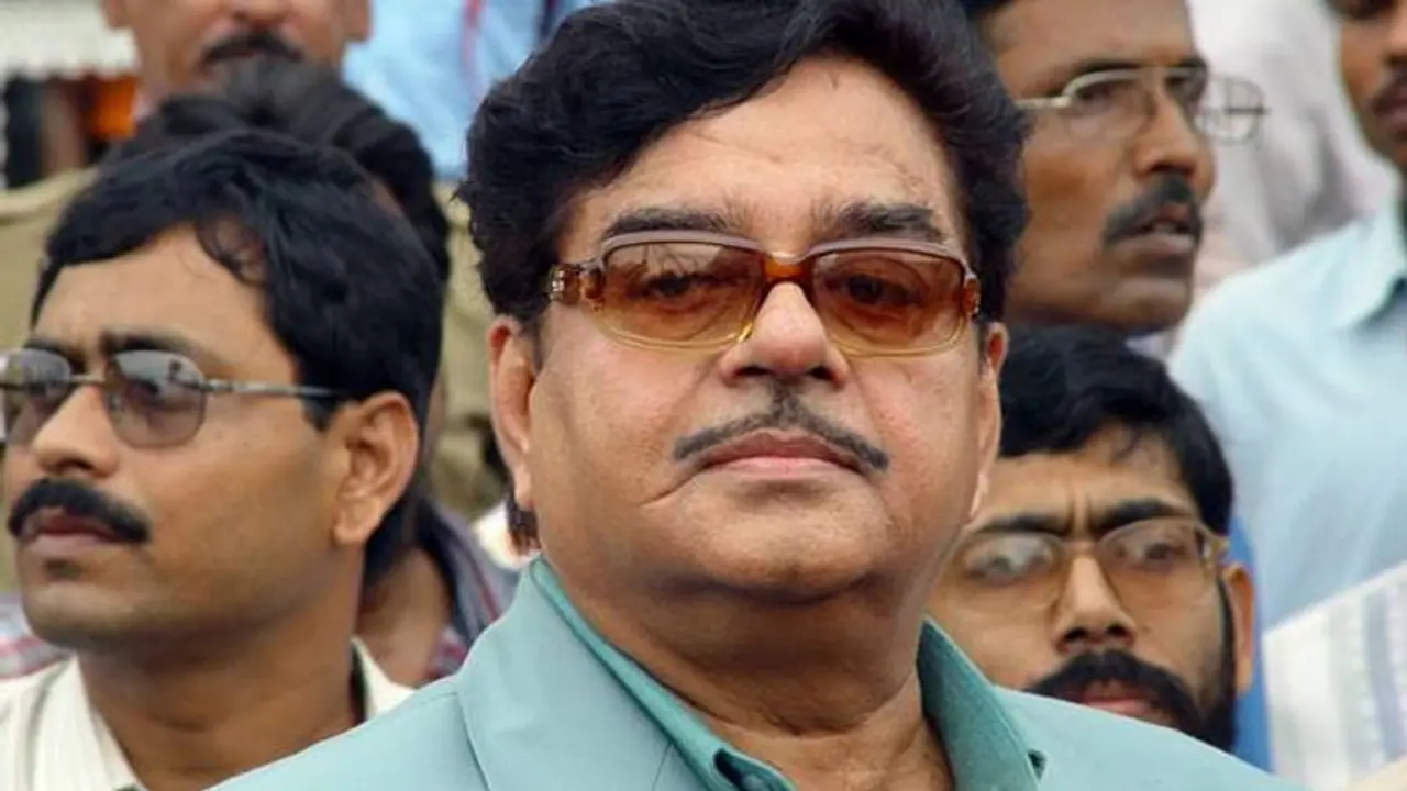 Shatrughan Sinha missing poster goes viral in Asansol before Chhath Shatrughan Sinha missing poster goes viral in Asansol before Chhath