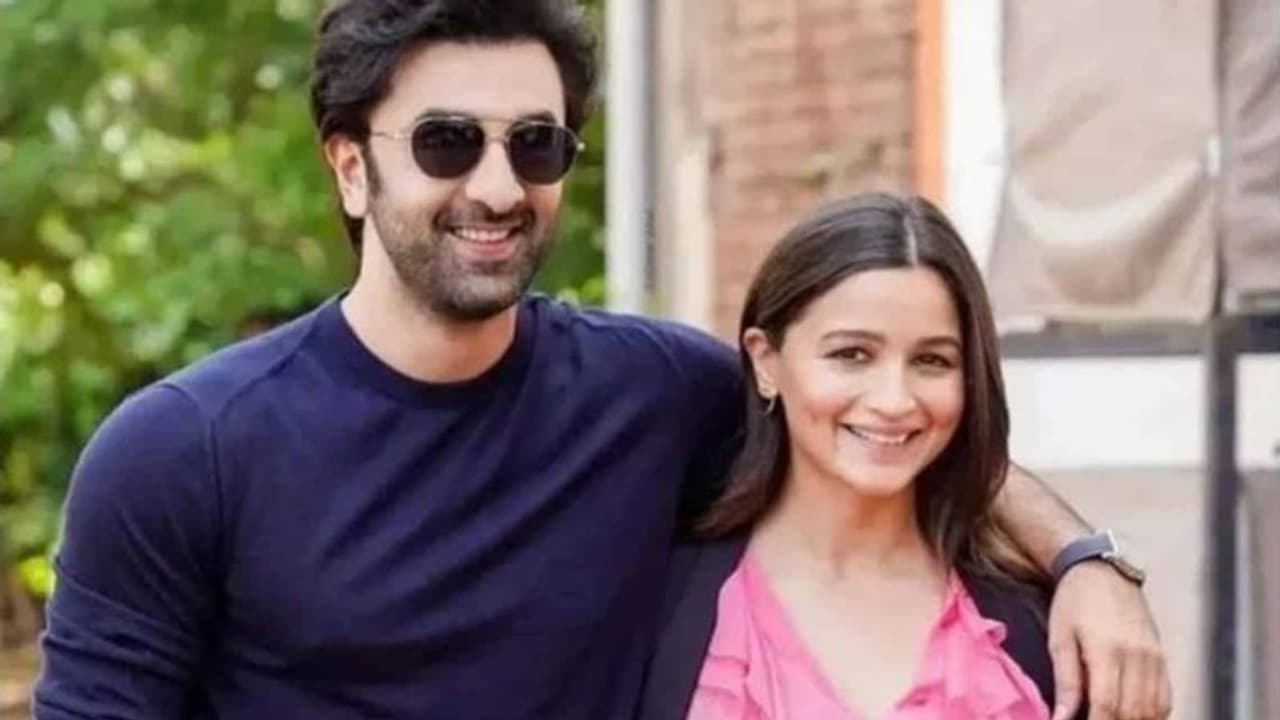 Alia Bhatt,Ranbir Kapoor, Neetu Kapoor