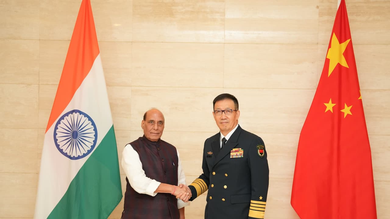Rajnath and Admiral Dong Jun meeting