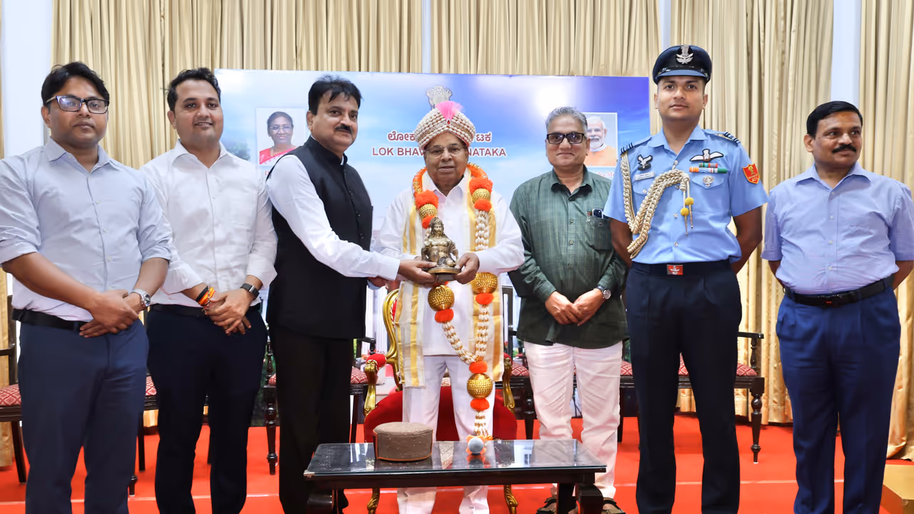 Warm Farewell for Karnataka Governor Thawar Chand Gehlot Warm Farewell for Karnataka Governor Thawar Chand Gehlot