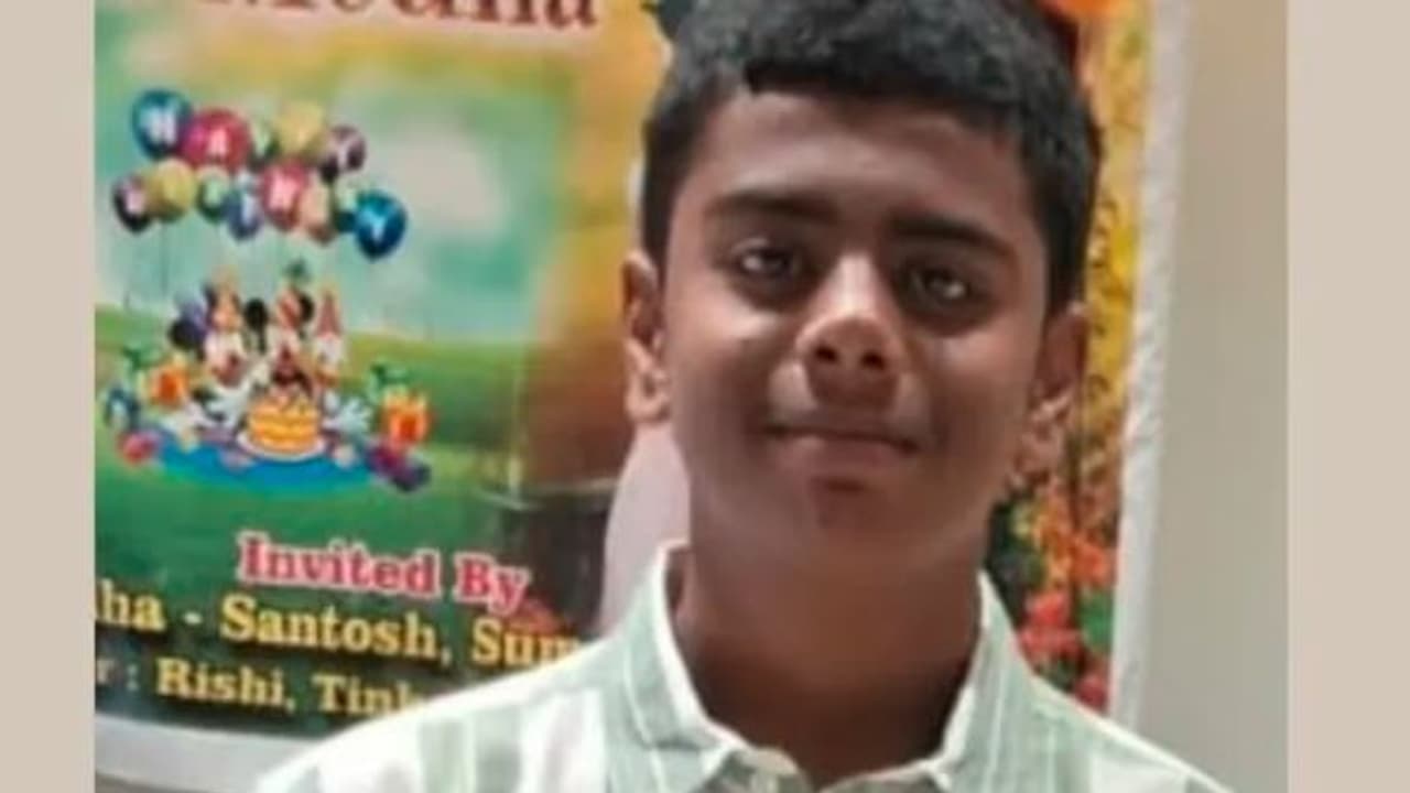 Mobile Phone Addiction Teenager ends life