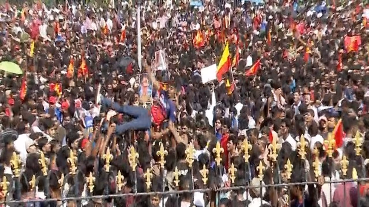 Fans outside M. Chinnaswamy Stadium (Photo/X@JoshiPralhad)