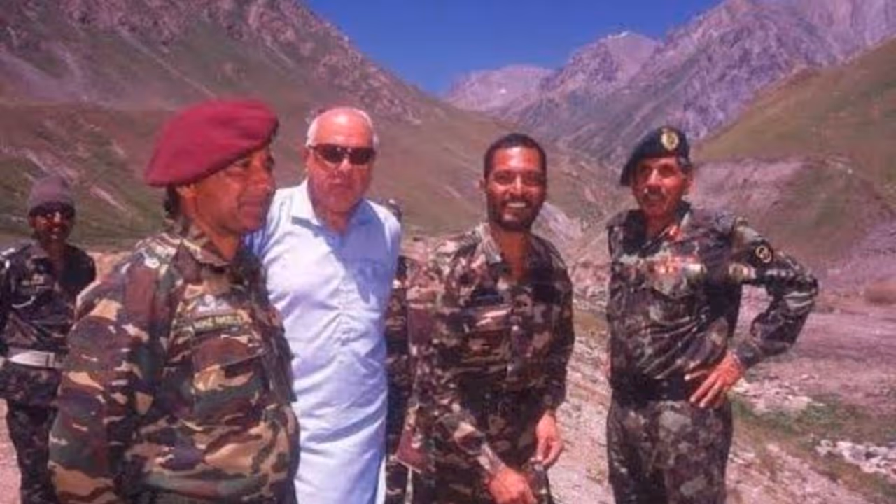 Nana Patekar served with the Army for 60 days during Kargil War Nana Patekar served with the Army for 60 days during Kargil War