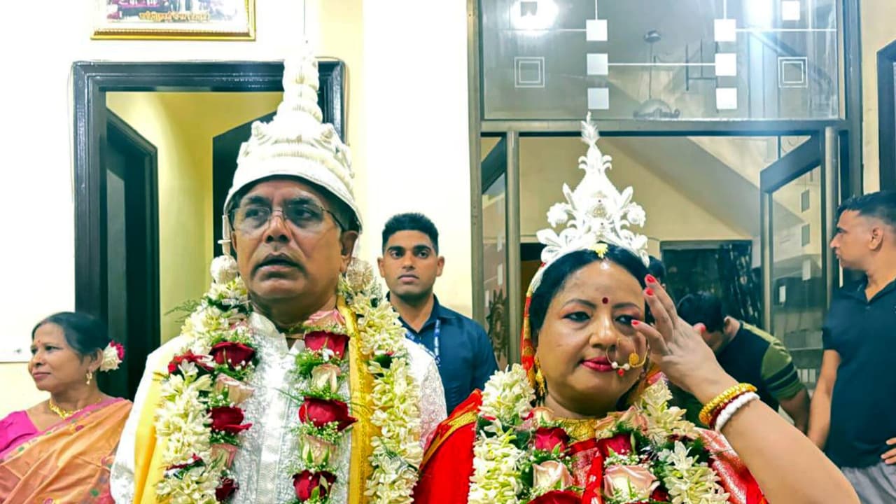 BJP leader Dilip Ghosh marries Rinku Majumdar BJP leader Dilip Ghosh marries Rinku Majumdar