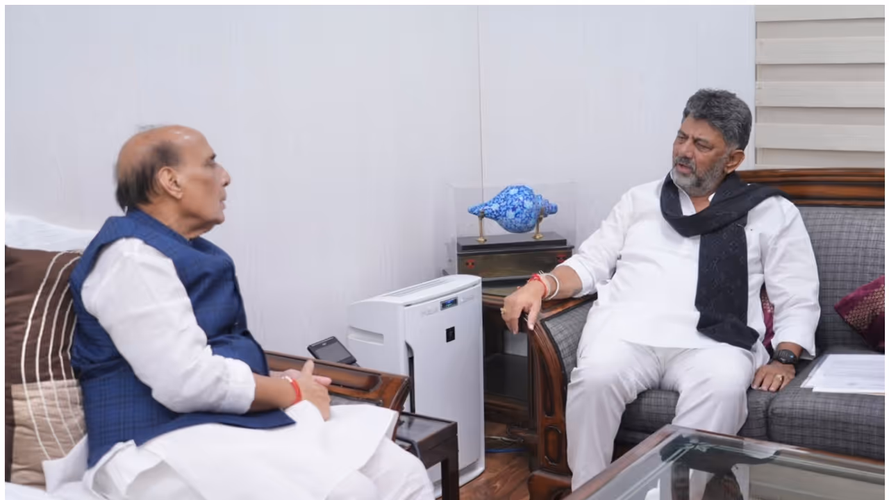 CM DK Shivakumar Meets union minister Rajnath Singh CM DK Shivakumar Meets union minister Rajnath Singh