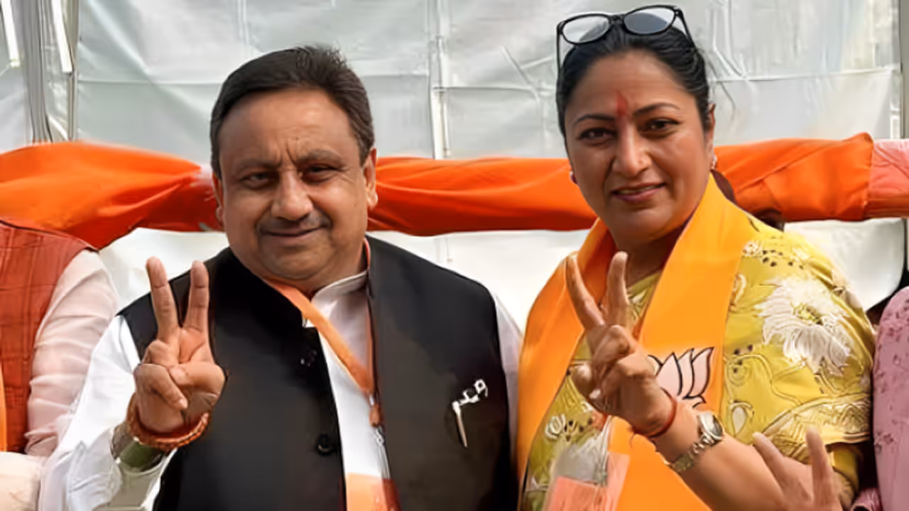 Praveen Khandelwal with Rekha Gupta Praveen Khandelwal with Rekha Gupta