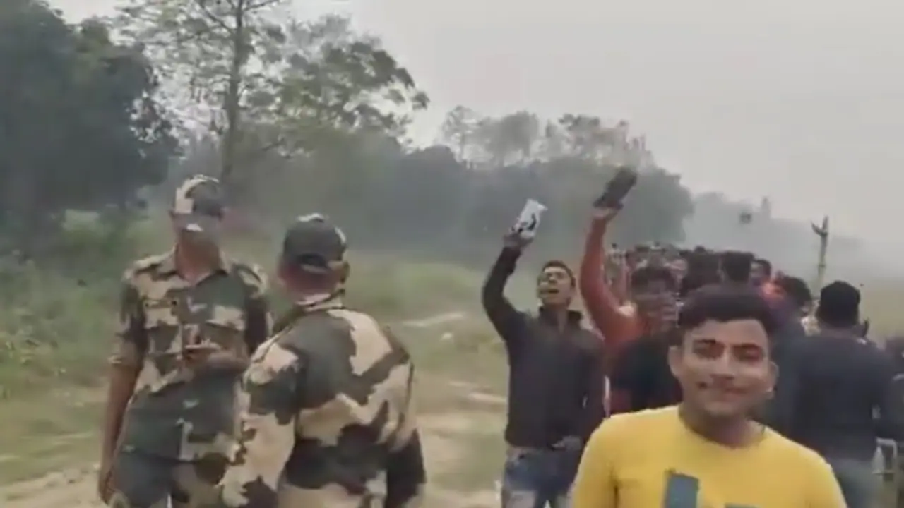 BSF VS BGB Bangladesh is preventing India from erecting barbed wire along the border tension in Malda bsm