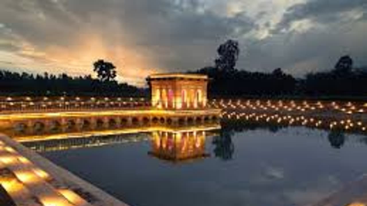 ইতিহাস ঘুরে দেখতে চান? কলকাতার কাছেই পাবেন, ঘুরে আসুন চাঁদনি জলটুঙ্গি