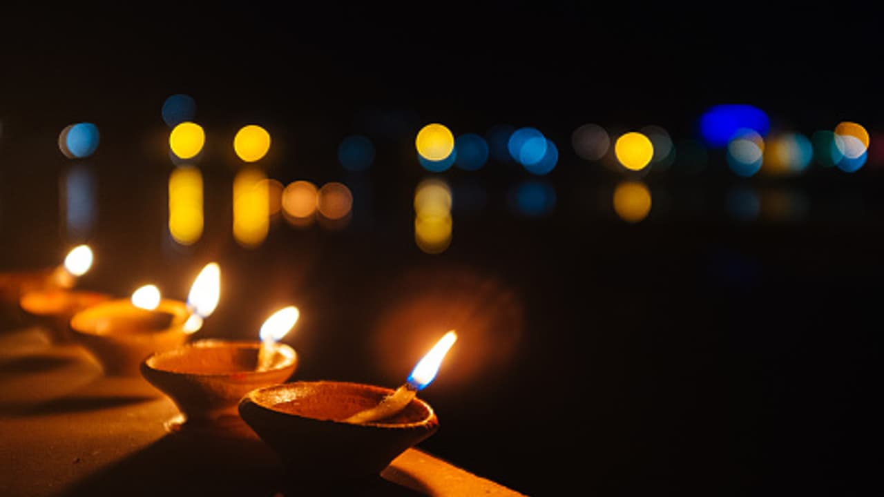 Goddess Lakshmi will come home you follow rules of lighting lamps on the night of Kali Puja or Diwali bsm Goddess Lakshmi will come home you follow rules of lighting lamps on the night of Kali Puja or Diwali bsm