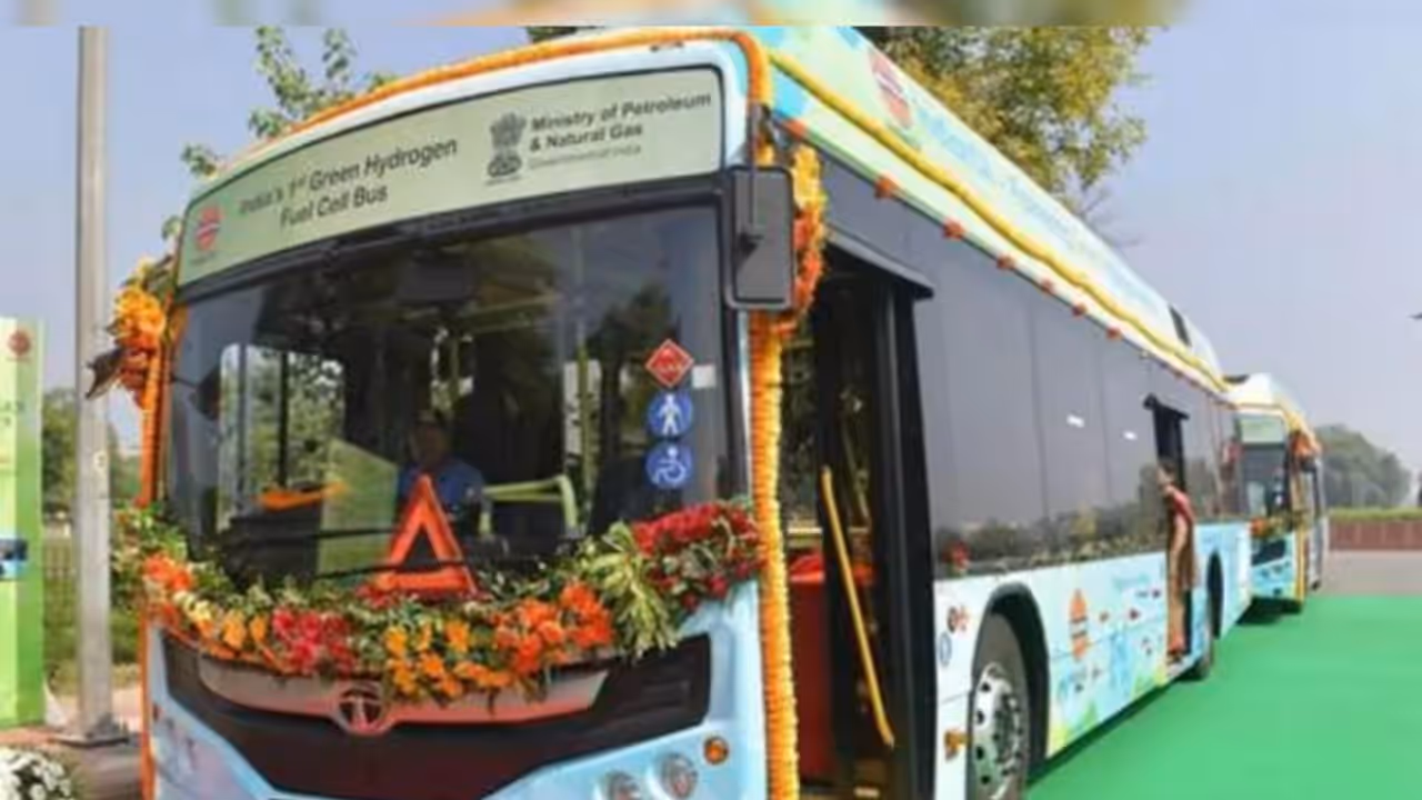 Delhi hydrogen shuttle bus service, Hydrogen bus service Safety, Delhi Hydrogen bus service safety, Hydrogen bus service news Delhi hydrogen shuttle bus service, Hydrogen bus service Safety, Delhi Hydrogen bus service safety, Hydrogen bus service news