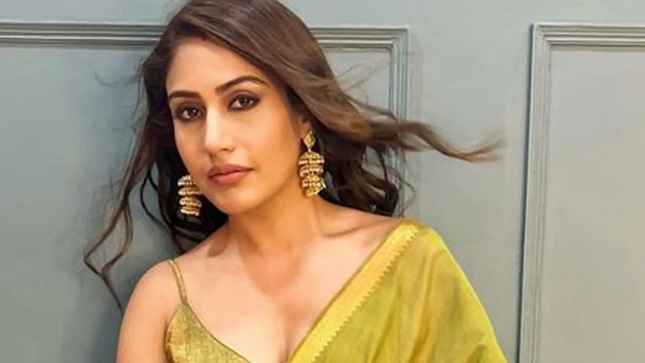 Surbhi chandna best 10 saree 