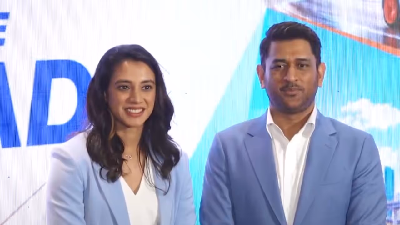 Smriti Mandhana and MS Dhoni Smriti Mandhana and MS Dhoni