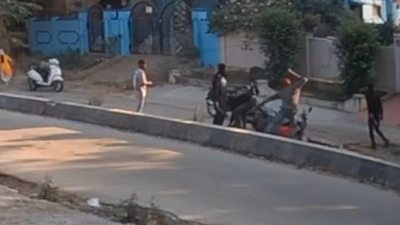 Man Killed By 6 Men infront of his Childs School Man Killed By 6 Men infront of his Childs School