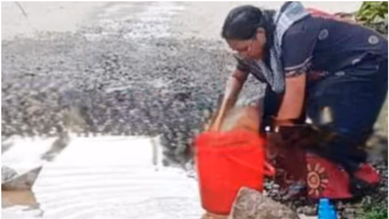 women's protest in Thrissur bus stand women's protest in Thrissur bus stand
