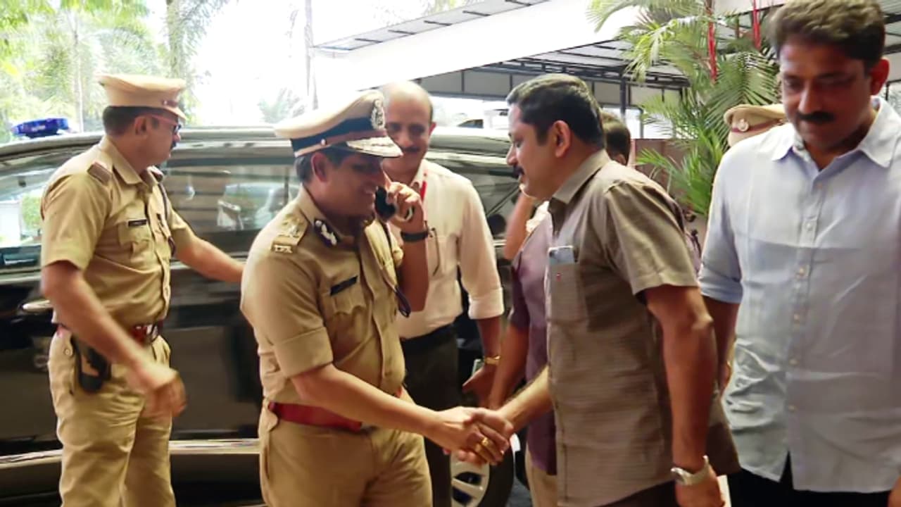 Ravade visits VS Ravade visits VS