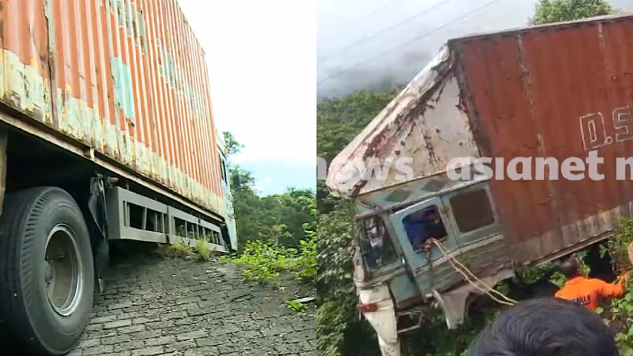 Vehicle accident at Thamarassery pass