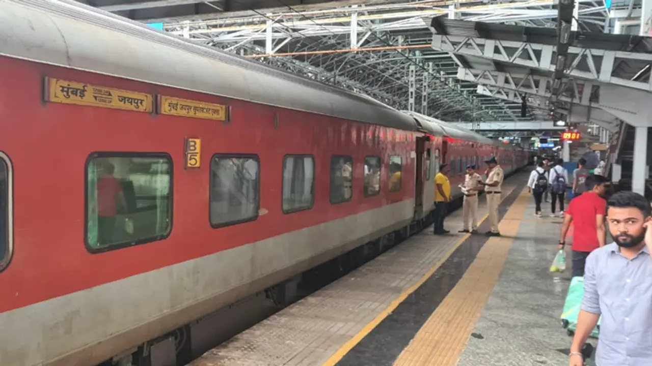 Jaipur Mumbai Central Express train firing Jaipur Mumbai Central Express train firing