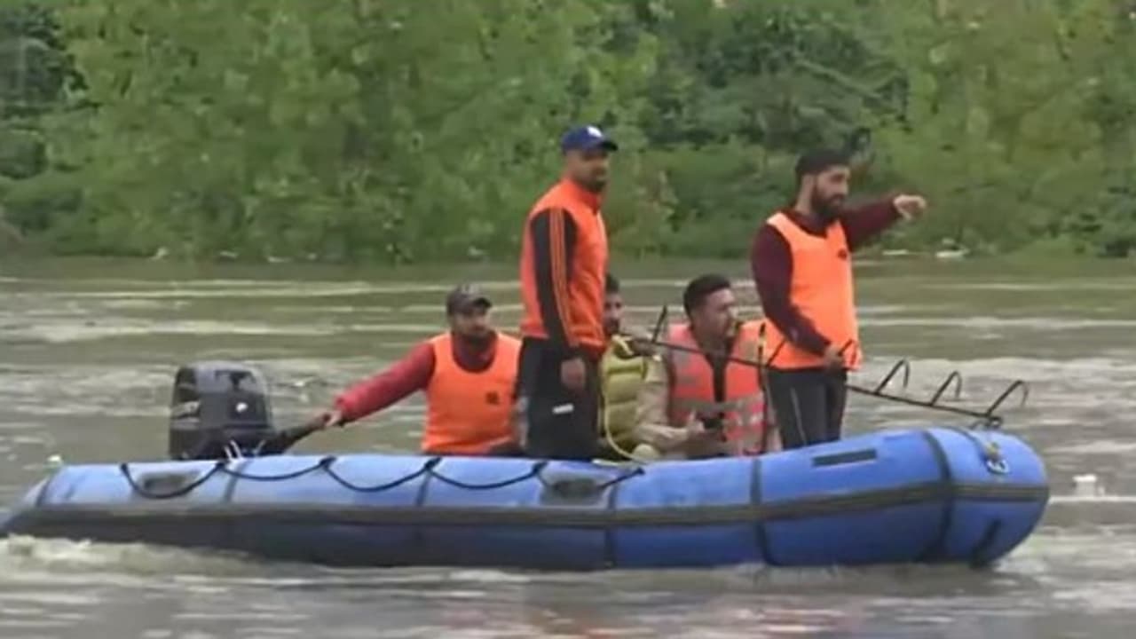 jhelam river accident .jp jhelam river accident .jp