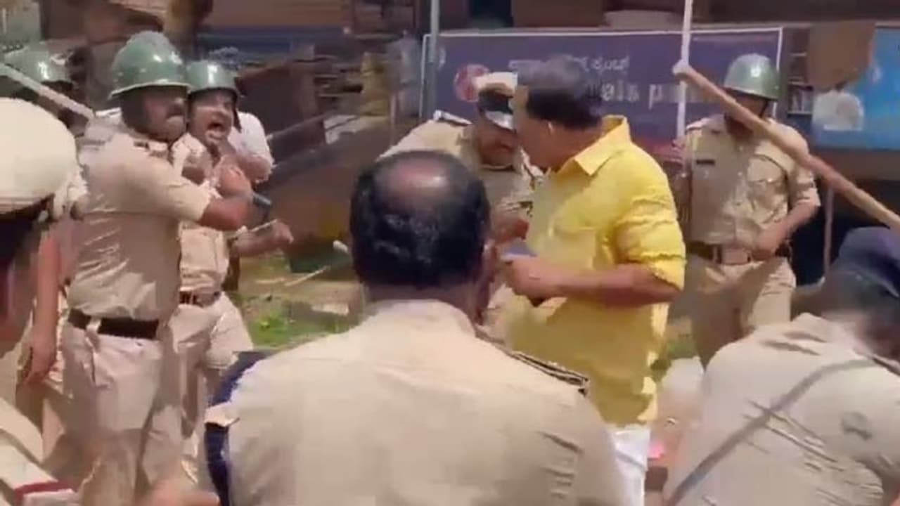 Lathi Charge In Mangaluru