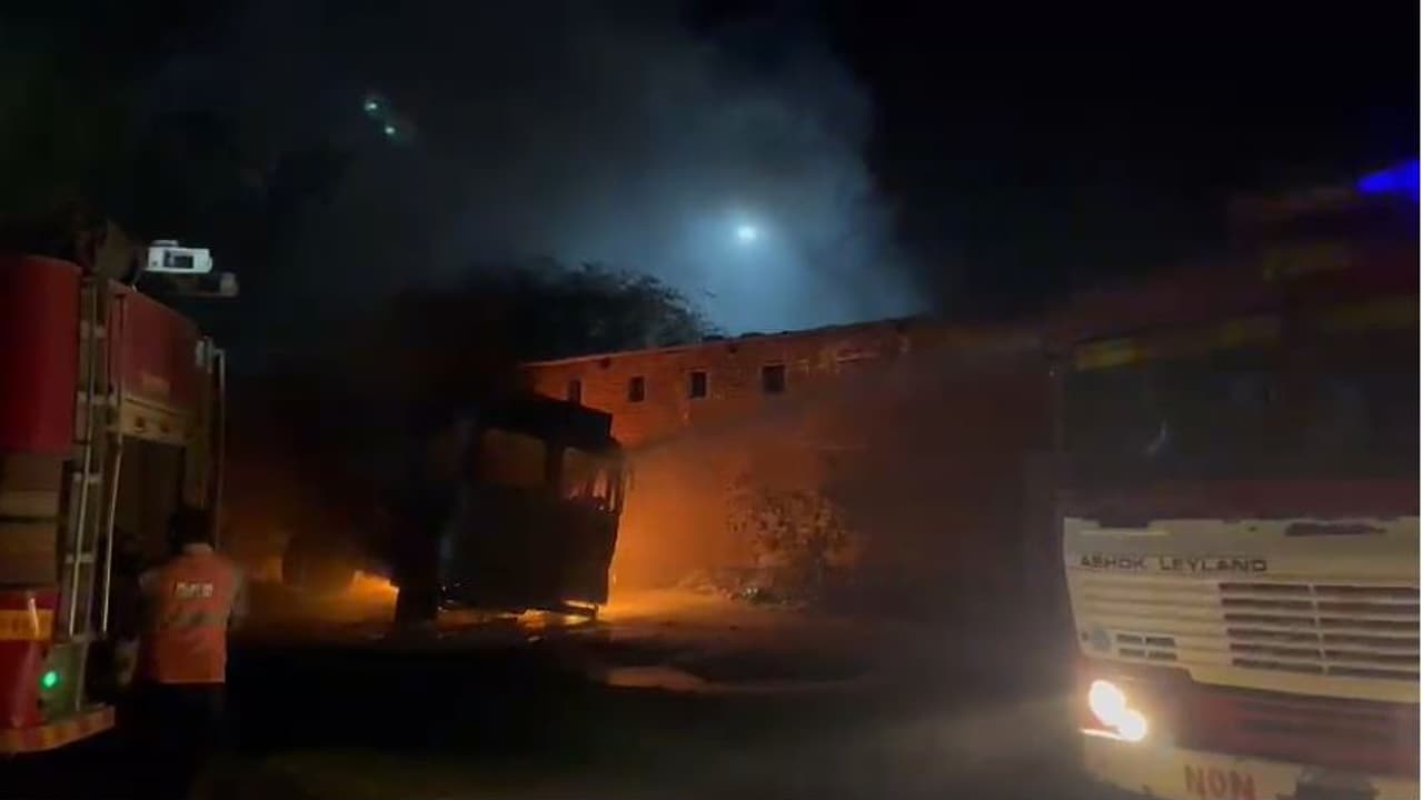 टैंकर में लगी आग