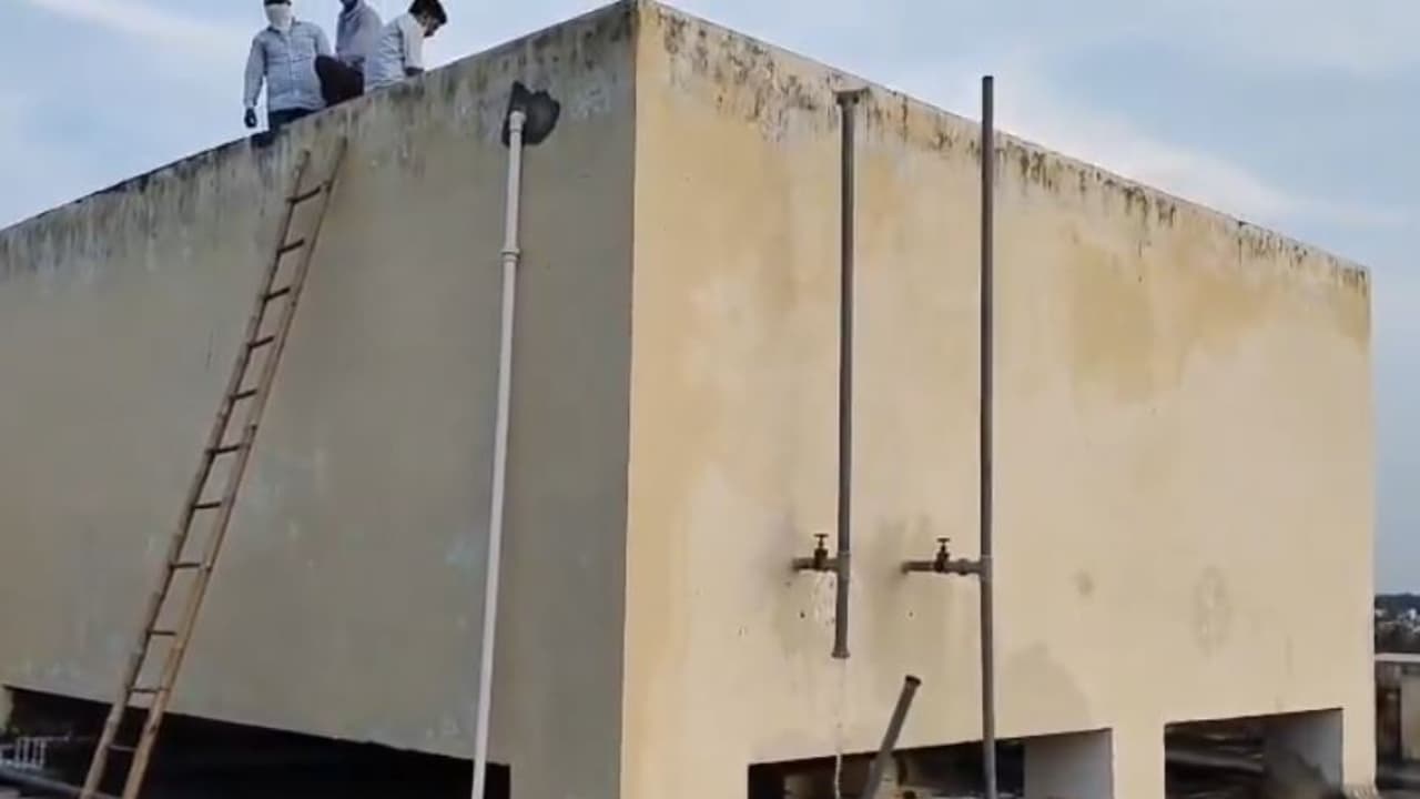 decomposed dead body in medical college water tank