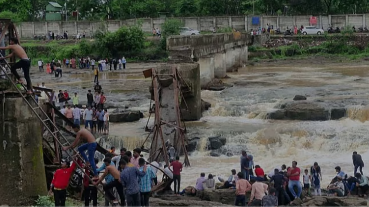 Indrayani River Bridge Collapses