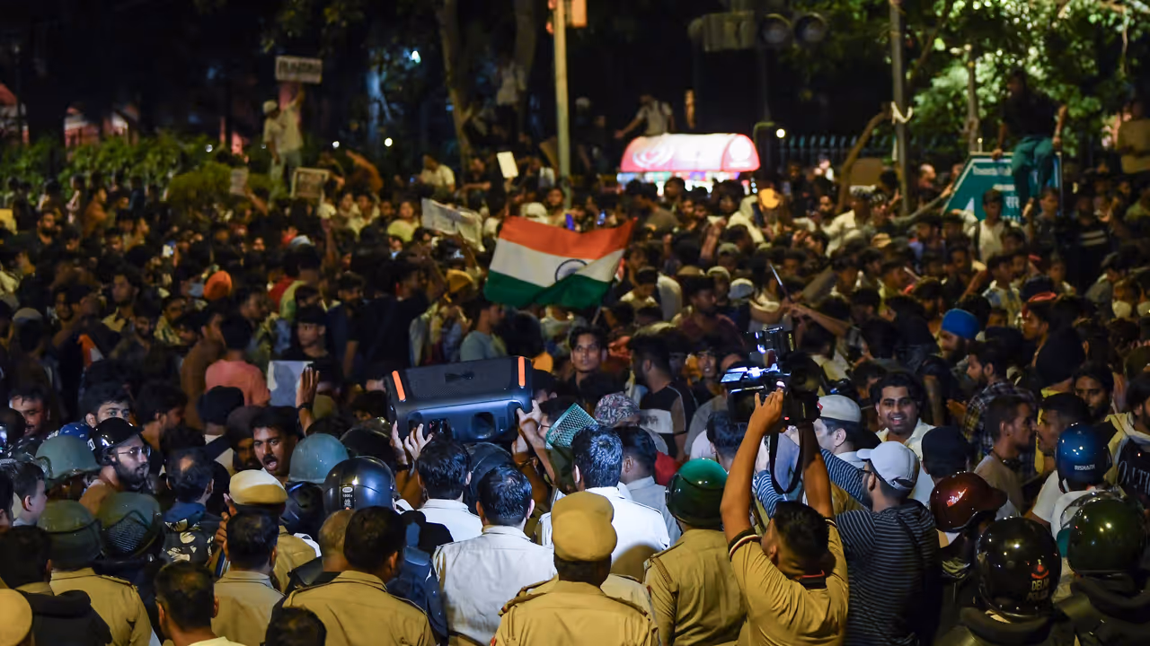 Heavy Police Deployment as CJP Supporters Protest at Jantar Mantar, Demand Dharmendra Pradhan’s Resignation Over NEET Paper Leak Allegations Heavy Police Deployment as CJP Supporters Protest at Jantar Mantar, Demand Dharmendra Pradhan’s Resignation Over NEET Paper Leak Allegations