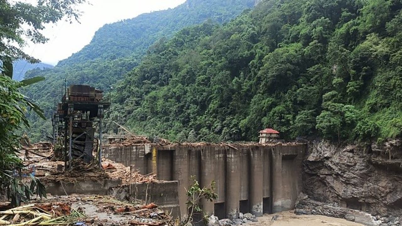 CM explained the reason why Sikkim Chungthang dam was completely destroyed by floods bsm CM explained the reason why Sikkim Chungthang dam was completely destroyed by floods bsm