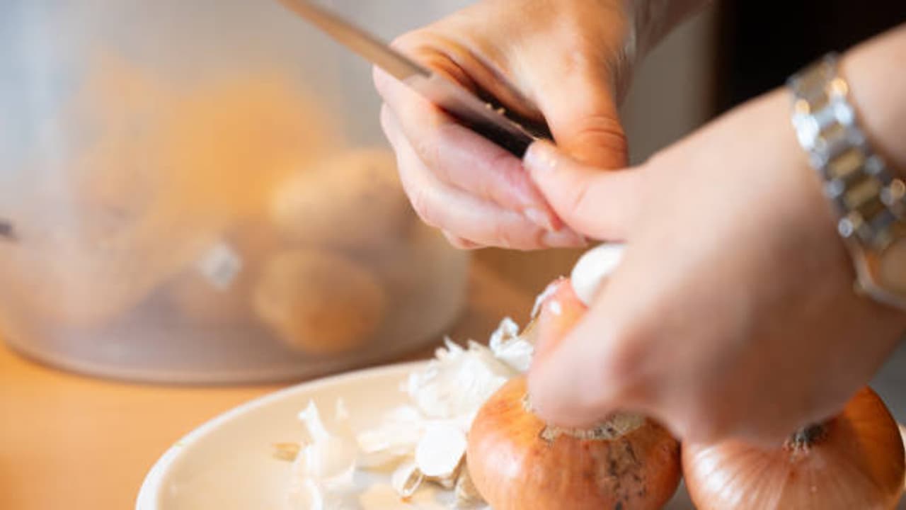 onion peels onion peels