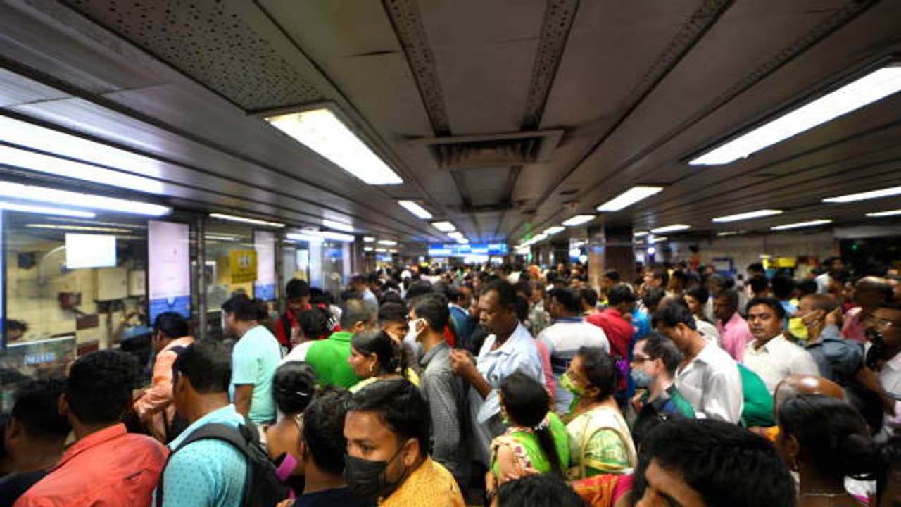 kolkata metro crowd kolkata metro crowd