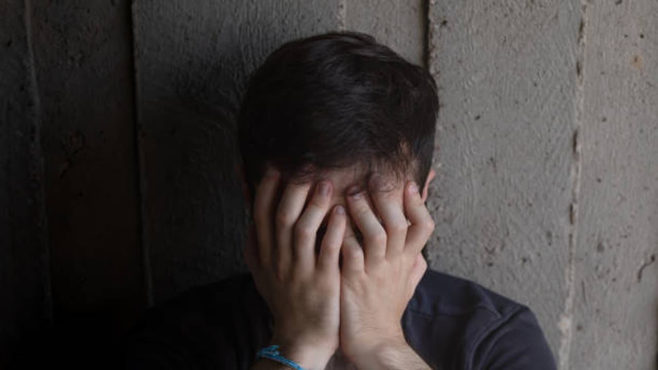 Karnataka man attempts suicide on Facebook Live amid family dispute Karnataka man attempts suicide on Facebook Live amid family dispute