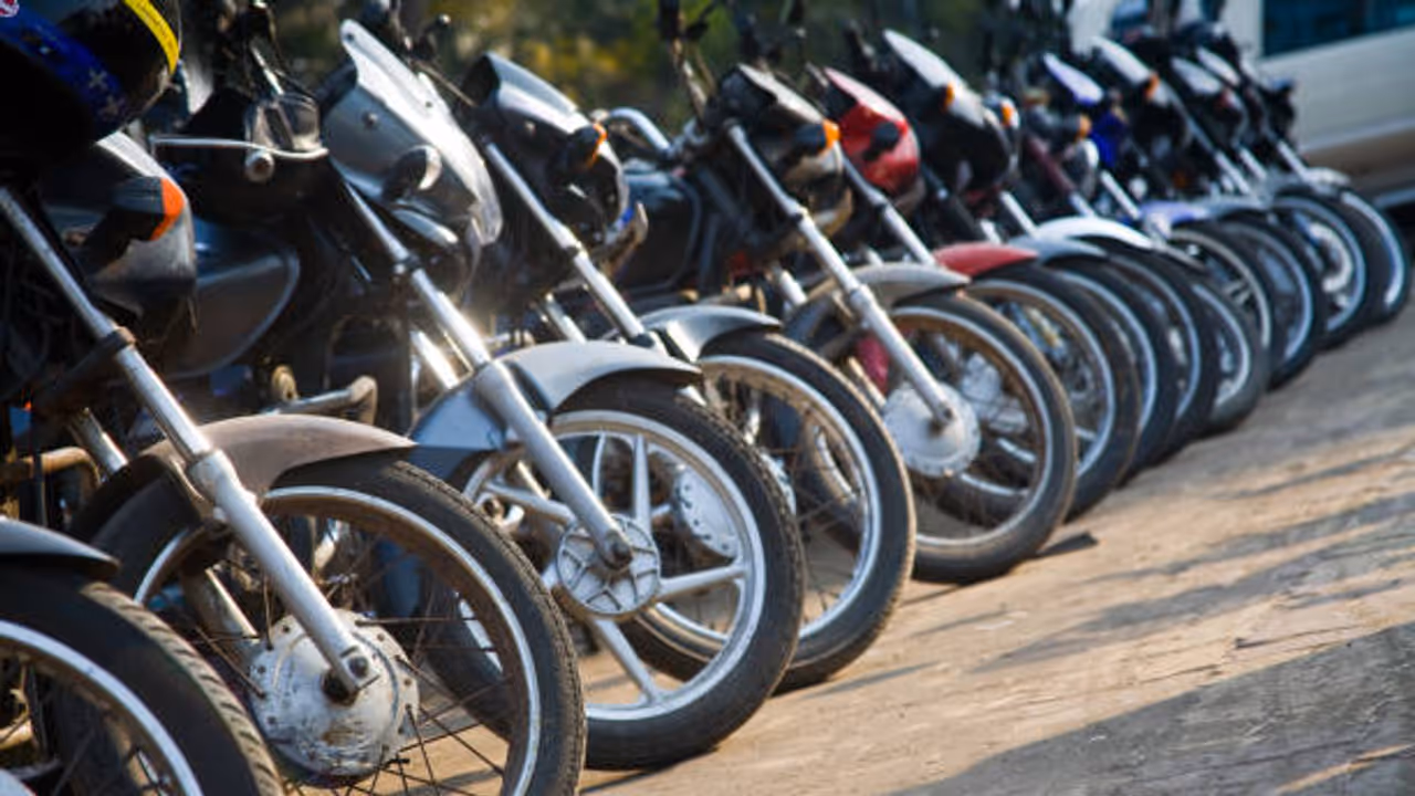 Delhi draft EV Policy Petrol two Wheelers Can not Be Registered From 2028 Delhi draft EV Policy Petrol two Wheelers Can not Be Registered From 2028